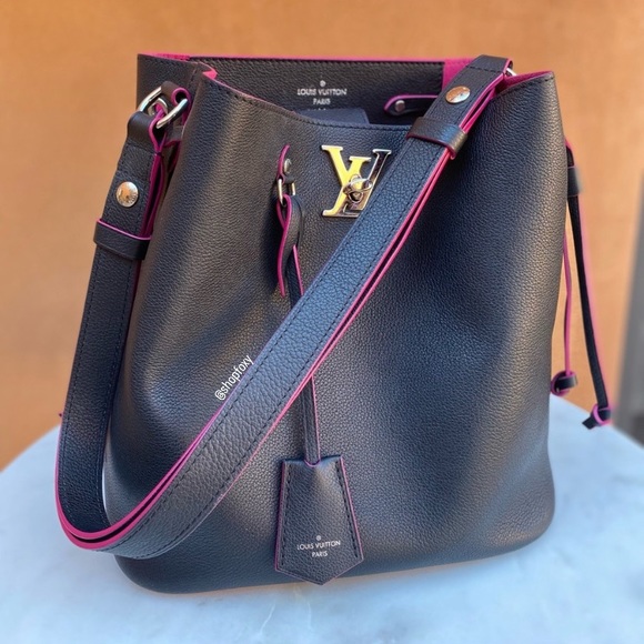 SOLD Louis Vuitton Lockme Calfskin Bucket Bag - Picture 2 of 16